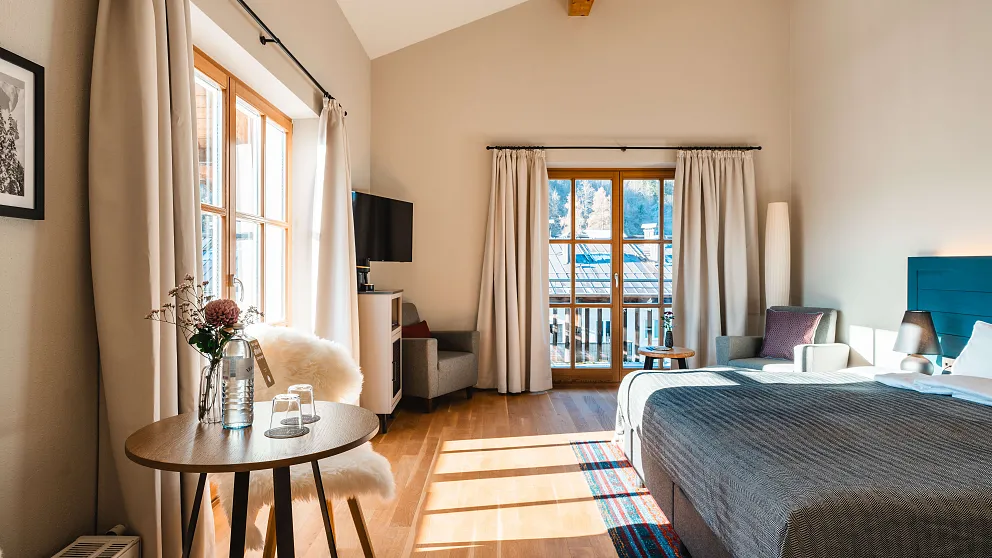HEN_KIZ_egr_Winter24_Haus_Ache_M-Studio_1.webp