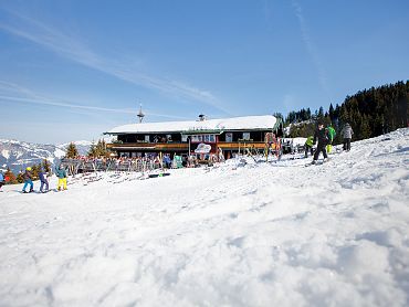 #Angerer-Alm_Aussenaufnahme-Winter_01.jpg