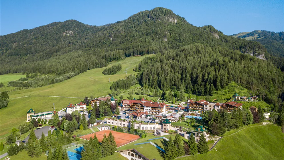 Der-Laerchenhof_Aussenaufnahme-Sommer_2000px.jpg