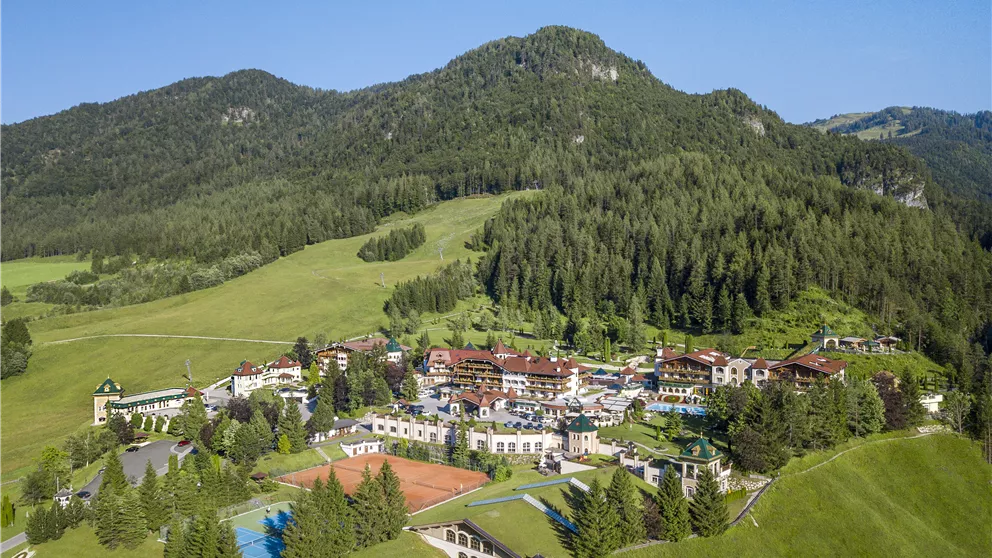 Der-Laerchenhof_Aussenaufnahme-Sommer.jpg