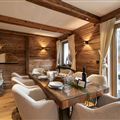 Appartement_Strasser_Unterer_Sonnberg_43-1_Brixen_01_2023_Alpine_Lodge_Wohnzimmer_Esstisch.jpeg